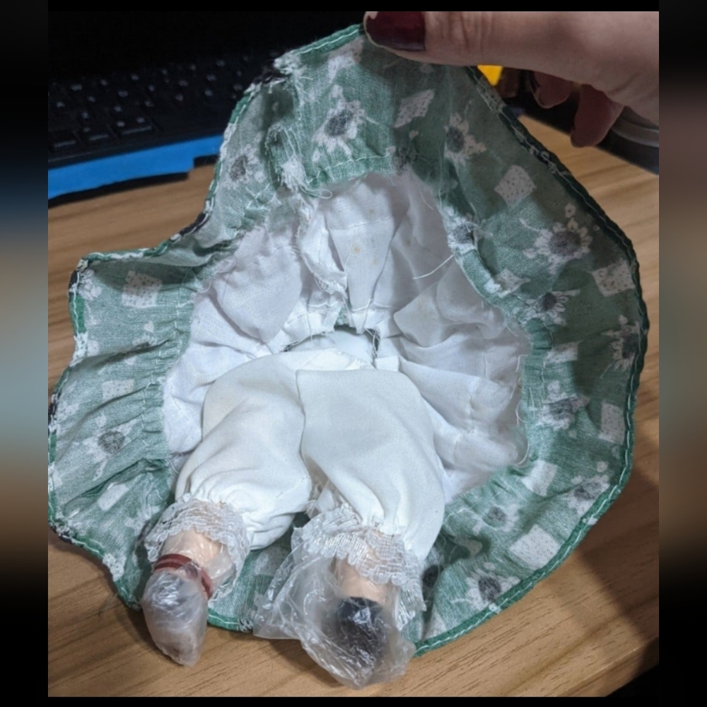 Porcelain Doll in Green Dress - Picture 5 of 6